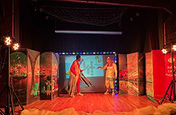 "Happy Days Theatre" Sahnedeydi!