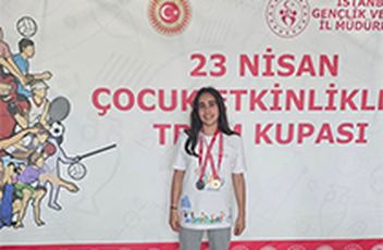 Alya Küçükyılmaz'dan Çifte Yüzme Zaferi!