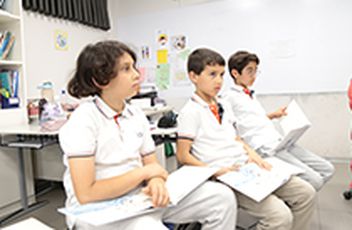 4.Sınıflar "Dalga" Kitabı ile Felsefe ve Yaratıcılığın Peşinde