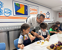 Minik Şeflerle Tatlı Bir Deneyim: ide Mutfak Atölyesinde Mürdüm Eriği Reçeli