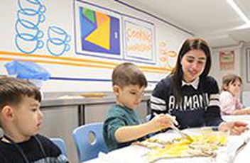 ide Mutfak Atölyesinde Milföy Hamurundan Yeni Yıl Ağacı