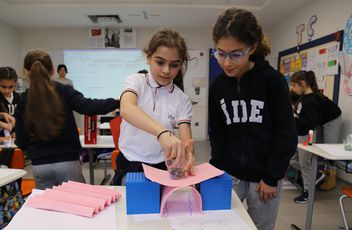 Kartonlardan Köprü Yapımı