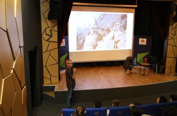 Everest’te Zorlu Yolculuk!