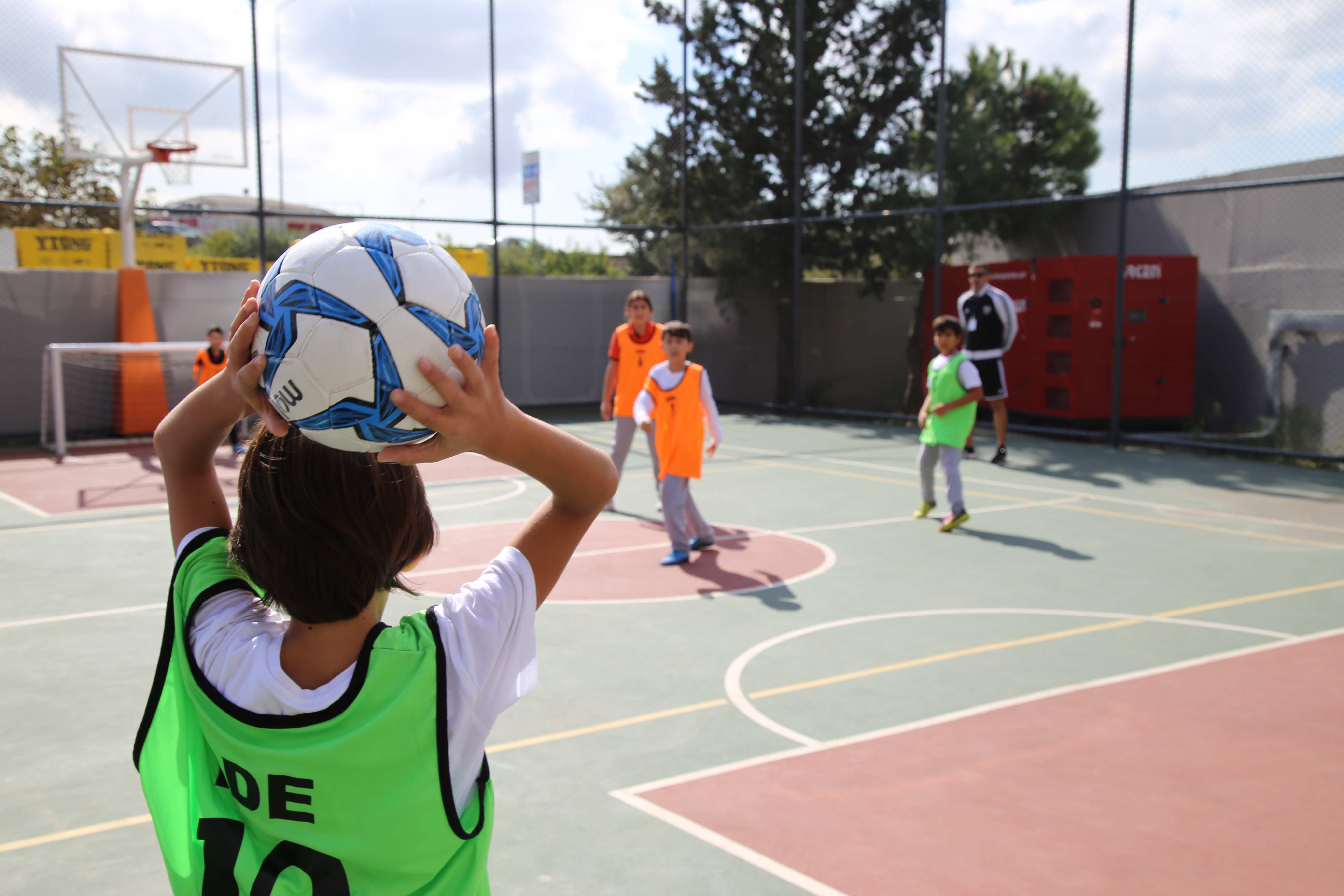 Mini Futbol Turnuvasında Dereceye Girenler Kupalarını Aldı